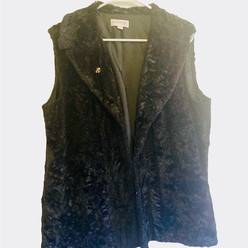 Queenspark Black Faux Fur Vest